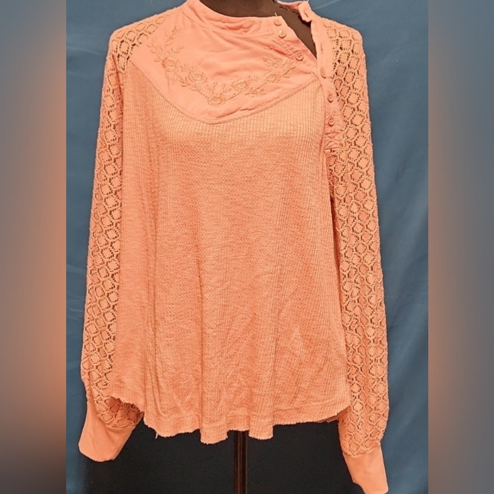 Free people mauve w/ lace arms sz large